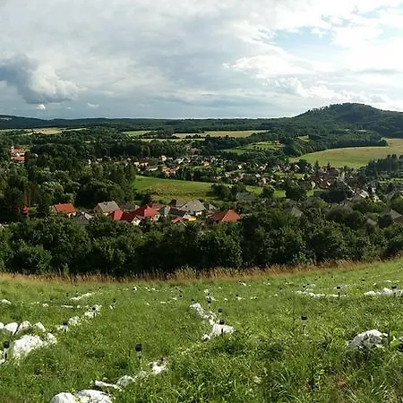 Bakonyi Kiscsillag 아파트 *